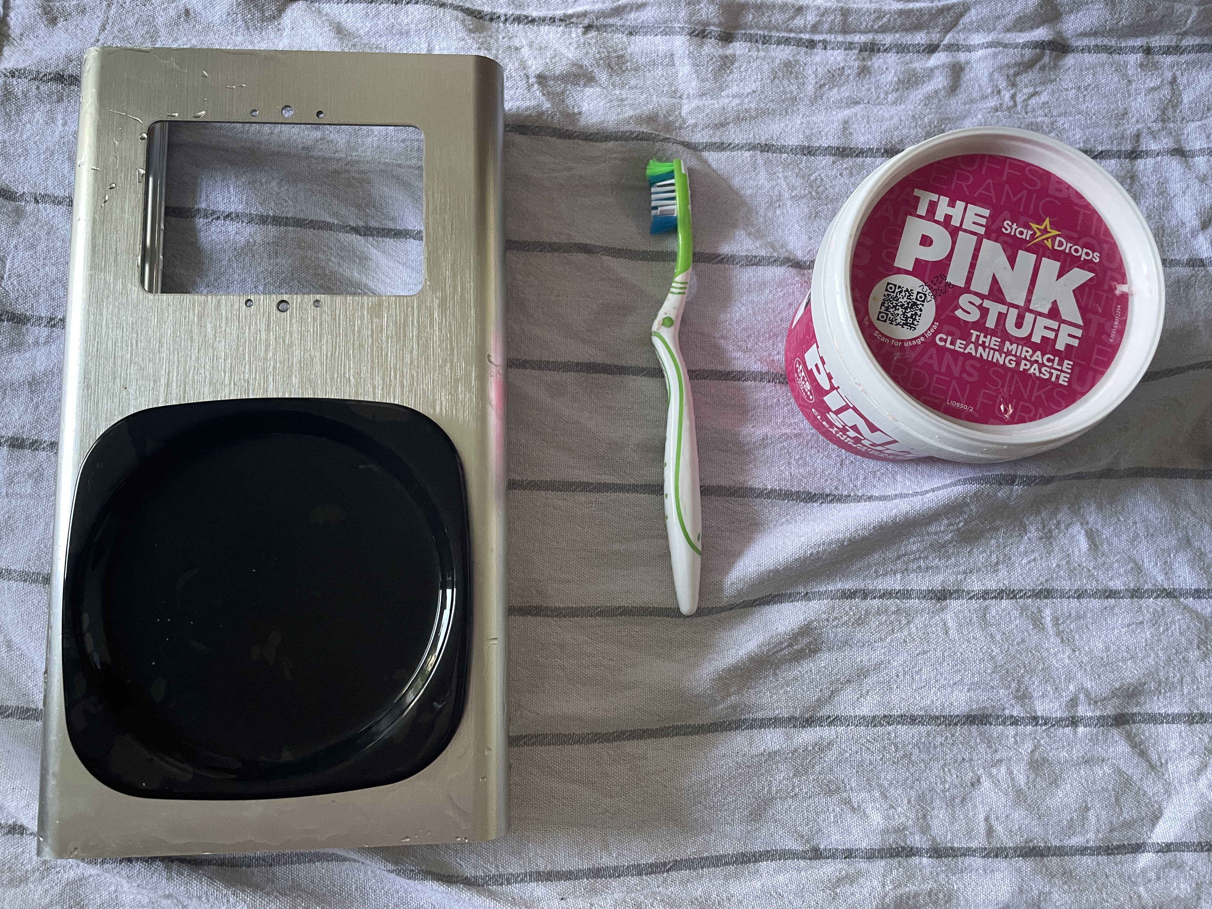 Cleaning bottom plate