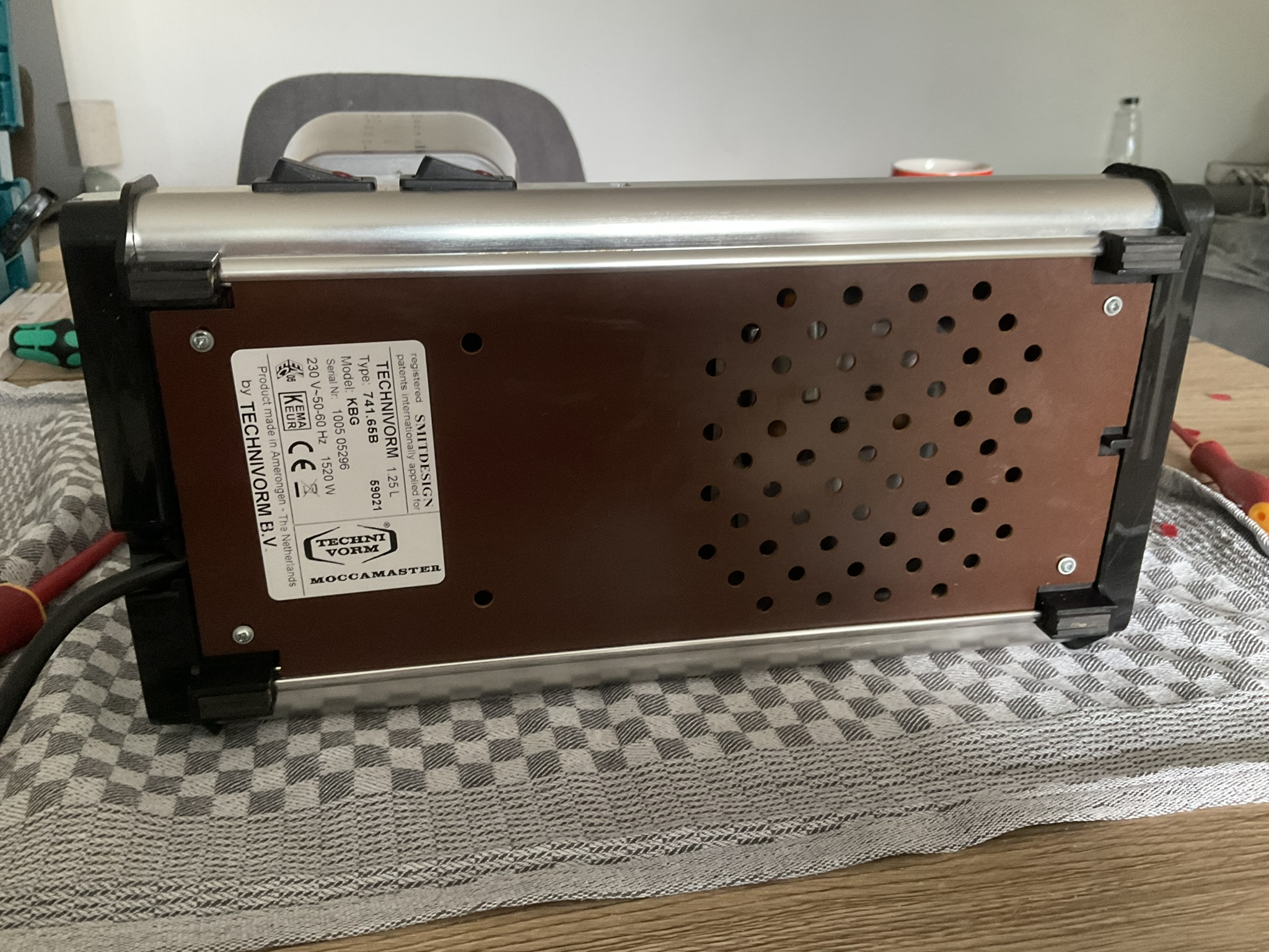Removing screws